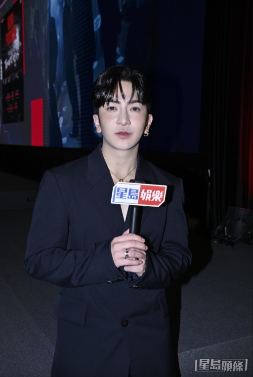 Anson Lo向《星级大搜查》表示,一日最少要清洁手机两次。 Anson Lo向《星级大搜查》表示,一日最少要清洁手机两次。