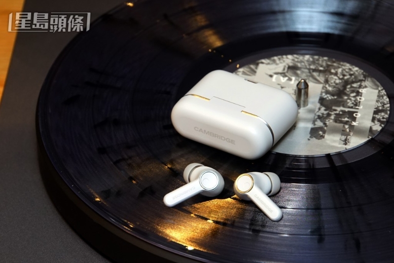 Melomania A100改用带耳带设计,每边耳机重量则进一步减轻至4.7g。 Melomania A100改用带耳带设计,每边耳机重量则进一步减轻至4.7g。