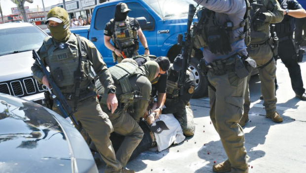 南加州移民执法行动引爆抗议 南加州移民执法行动引爆抗议