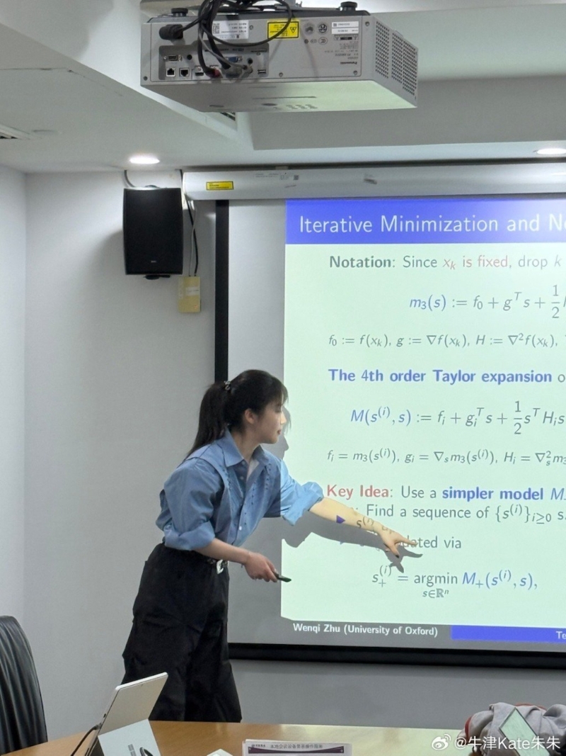 深圳女孩朱雯琪将留在牛津大学任教数学。微博@牛津Kate朱朱 深圳女孩朱雯琪将留在牛津大学任教数学。微博@牛津Kate朱朱