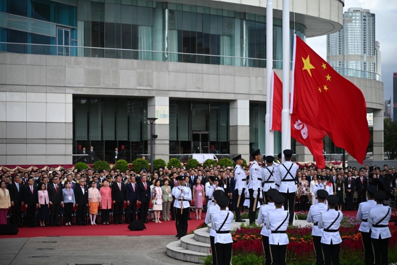 湾仔金紫荆广场举行升旗仪式。 湾仔金紫荆广场举行升旗仪式。