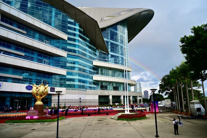 今早金紫荆广场上空出现彩虹 今早金紫荆广场上空出现彩虹