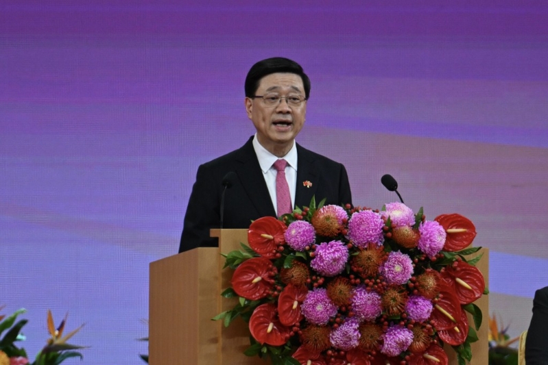 七一庆祝酒会,李家超致辞。 七一庆祝酒会,李家超致辞。