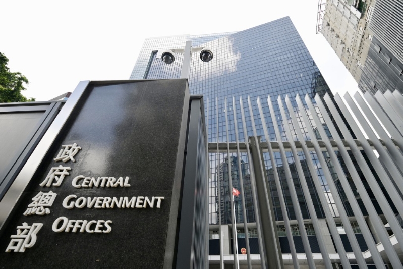 特区政府实践“以结果为目标”的施政理念,把有为政府和高效市场更好结合,敢于破除利益固化藩篱,着力破解经济社会深层矛盾和问题。 特区政府实践“以结果为目标”的施政理念,把有为政府和高效市场更好结合,敢于破除利益固化藩篱,着力破解经济社会深层矛盾和问题。