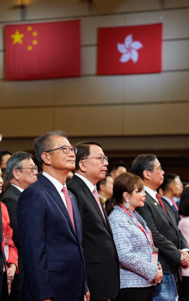 今日(7月1日)是香港回归28周年,政务司司长陈国基和财政司司长陈茂波分别在社交平台发文祝贺。 今日(7月1日)是香港回归28周年,政务司司长陈国基和财政司司长陈茂波分别在社交平台发文祝贺。
