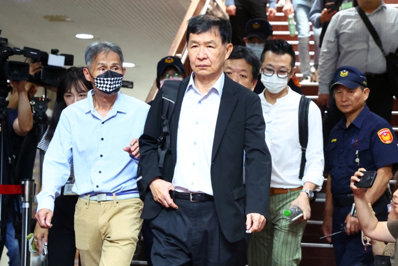 台北地院审理京华城案,1日提讯羁押中的柯文哲、沈庆京,进行一整天的勘验同案被告、前北市副市长彭振声接受检方讯问时录像内容。 台北地院审理京华城案,1日提讯羁押中的柯文哲、沈庆京,进行一整天的勘验同案被告、前北市副市长彭振声接受检方讯问时录像内容。