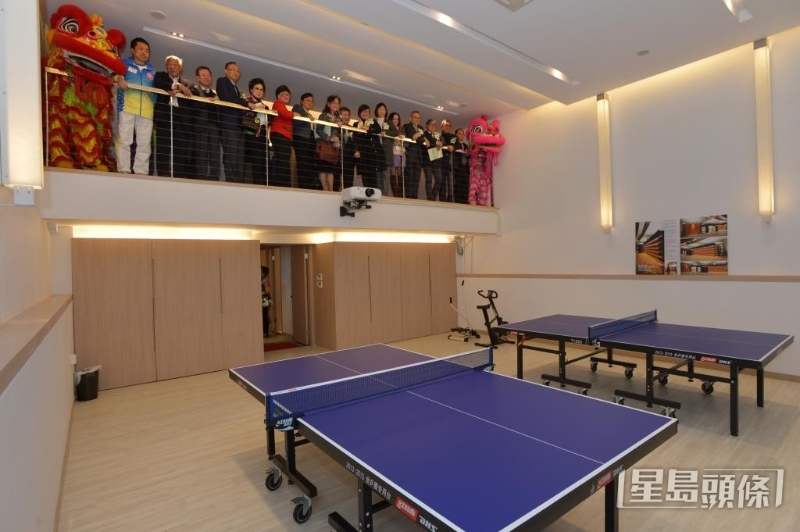 湾仔体育总会位于铜锣湾摩顿台桥底。 湾仔体育总会位于铜锣湾摩顿台桥底。