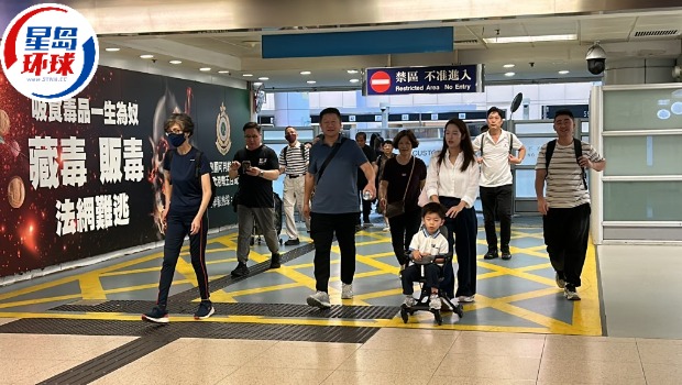 七一市民北上消费 七一市民北上消费