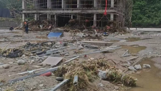 河南西峡极端强降雨致8人失联。 河南西峡极端强降雨致8人失联。