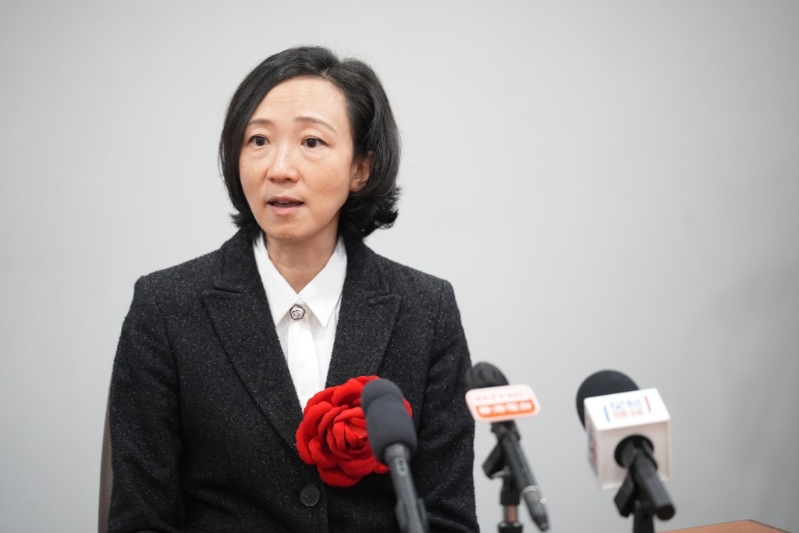 卫生署顾问医生(家庭医学)范婉雯将于本月14日起将接替李夏茵,出任医务卫生局副局长。 卫生署顾问医生(家庭医学)范婉雯将于本月14日起将接替李夏茵,出任医务卫生局副局长。