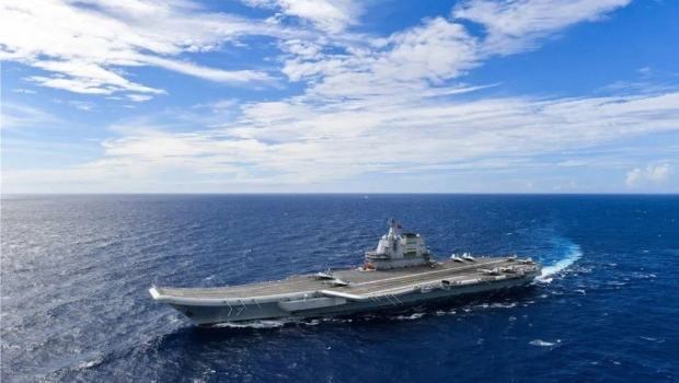 由航空母舰山东舰,导弹驱逐舰延安舰、湛江舰,导弹护卫舰运城舰组成的海军舰艇编队,将于7月3日至7日访港 由航空母舰山东舰,导弹驱逐舰延安舰、湛江舰,导弹护卫舰运城舰组成的海军舰艇编队,将于7月3日至7日访港