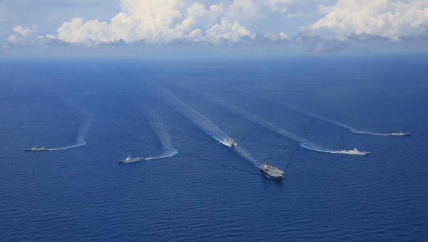 海军山东舰编队海上航行。 海军山东舰编队海上航行。