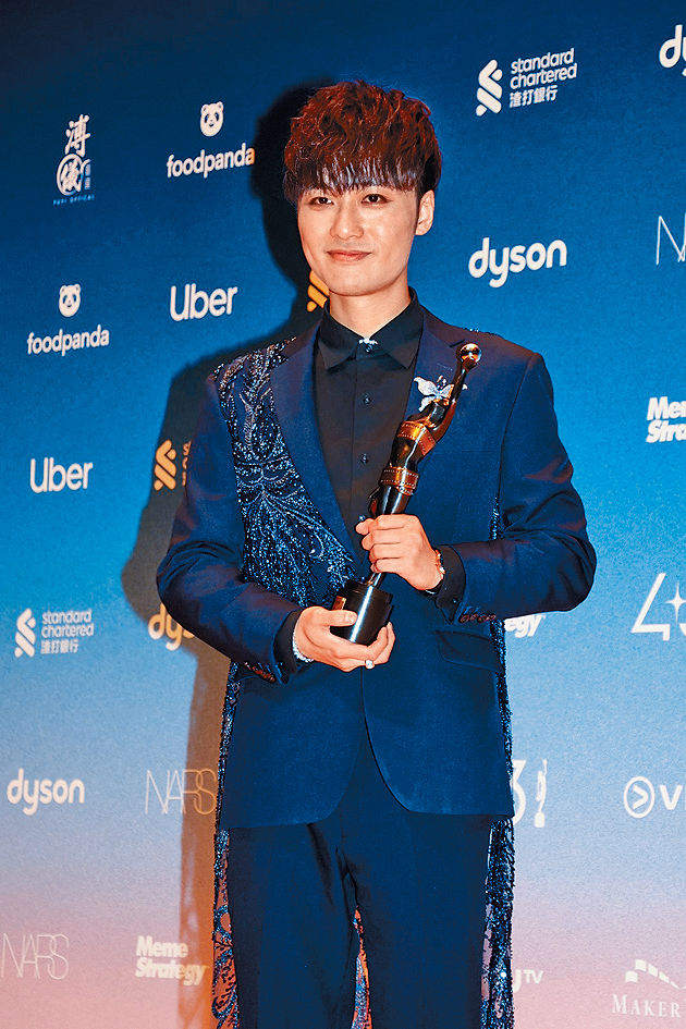 朱芸编凭《破·地狱》夺得第43届香港电影金像奖“最佳原创电影音乐”殊荣。 朱芸编凭《破·地狱》夺得第43届香港电影金像奖“最佳原创电影音乐”殊荣。