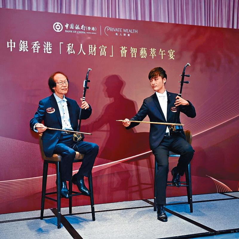 去年6月,朱芸编(右)与父亲朱道忠(左)一同演出。 去年6月,朱芸编(右)与父亲朱道忠(左)一同演出。