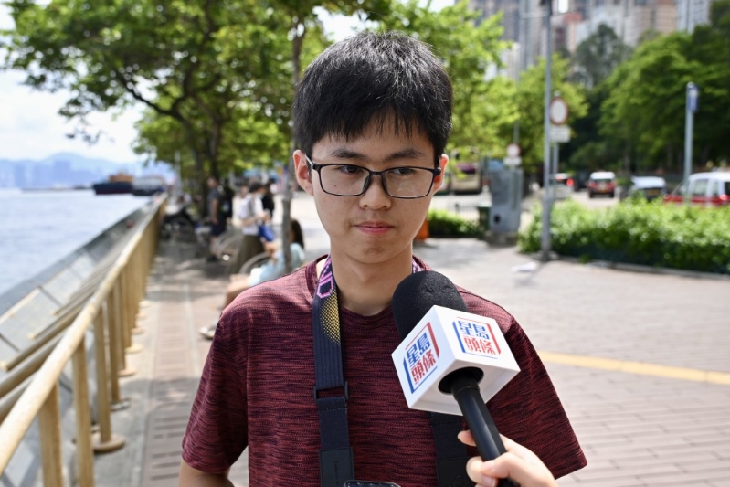 马同学今日从海怡半岛一路追山东舰追到坚尼地城。 马同学今日从海怡半岛一路追山东舰追到坚尼地城。