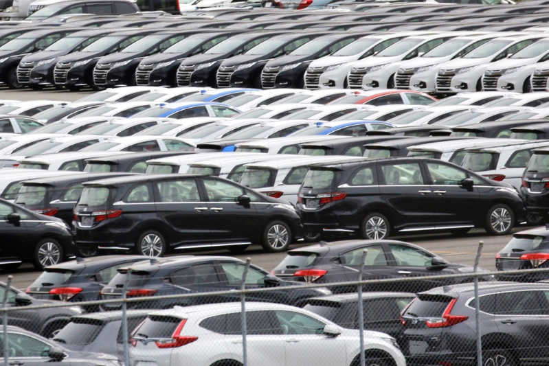 画面为停放在横滨港、准备外销的日本车。美联社 画面为停放在横滨港、准备外销的日本车。美联社