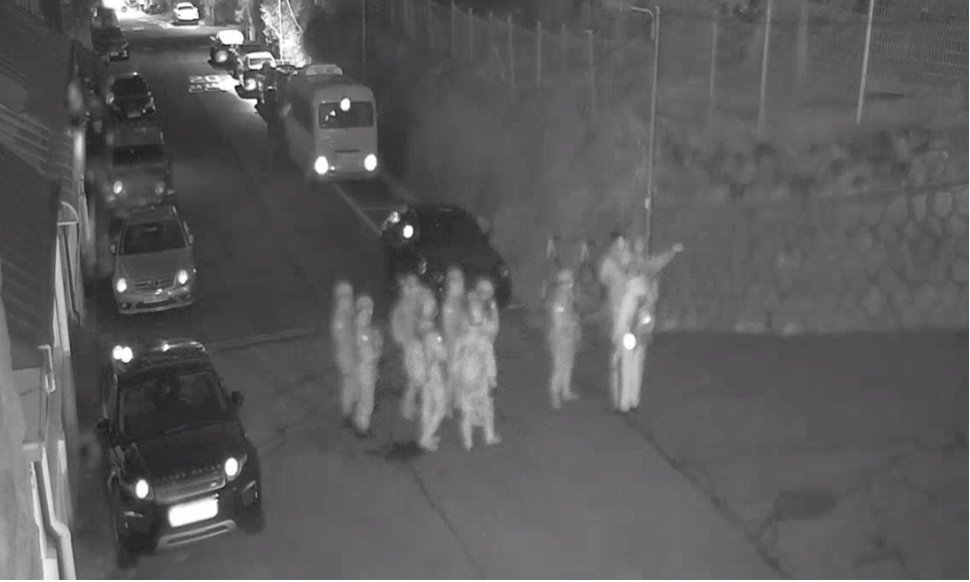 韩国戒严部队疑似于12月4日凌晨,在国会议长官邸门口外徘徊。 韩国戒严部队疑似于12月4日凌晨,在国会议长官邸门口外徘徊。