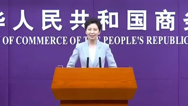 商务部新闻发言人何咏前。 商务部新闻发言人何咏前。