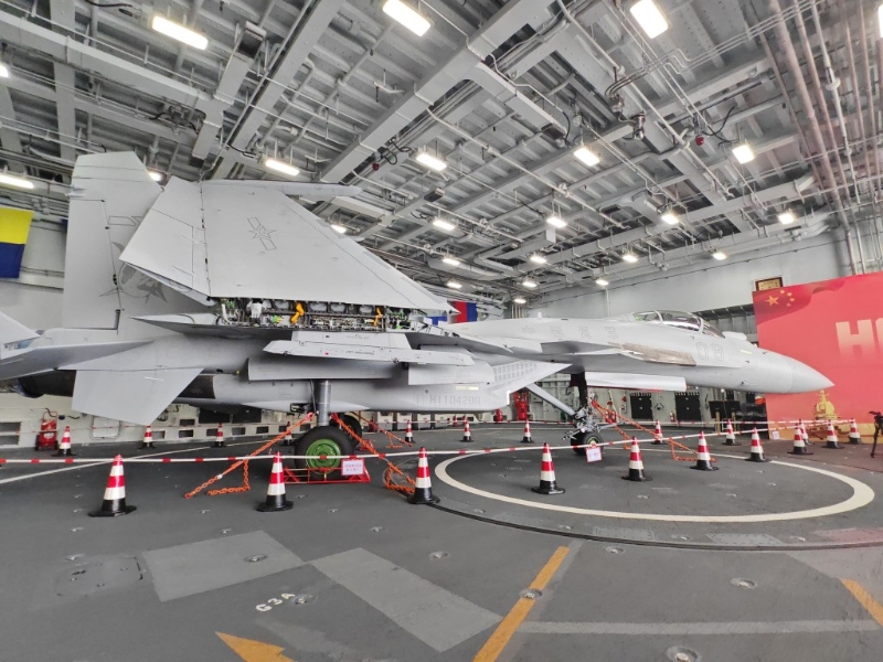 山东舰上的甲板招待会。 山东舰上的甲板招待会。