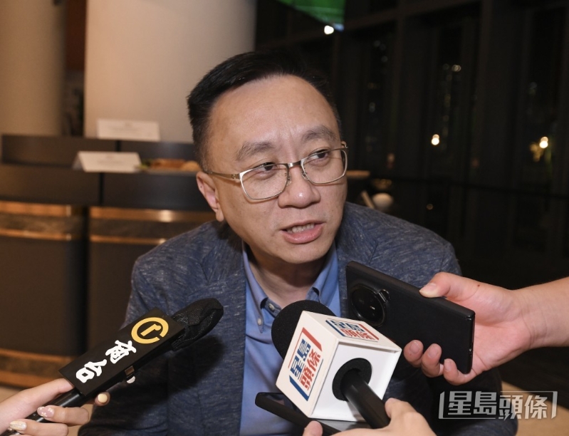 香港信息科技商会荣誉会长方保侨认为酒吧开幕时机合适,亦指酒吧适合举办商业活动。 香港信息科技商会荣誉会长方保侨认为酒吧开幕时机合适,亦指酒吧适合举办商业活动。