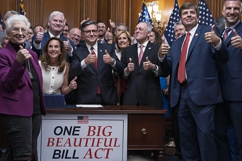 通过“大而美”法案 通过“大而美”法案