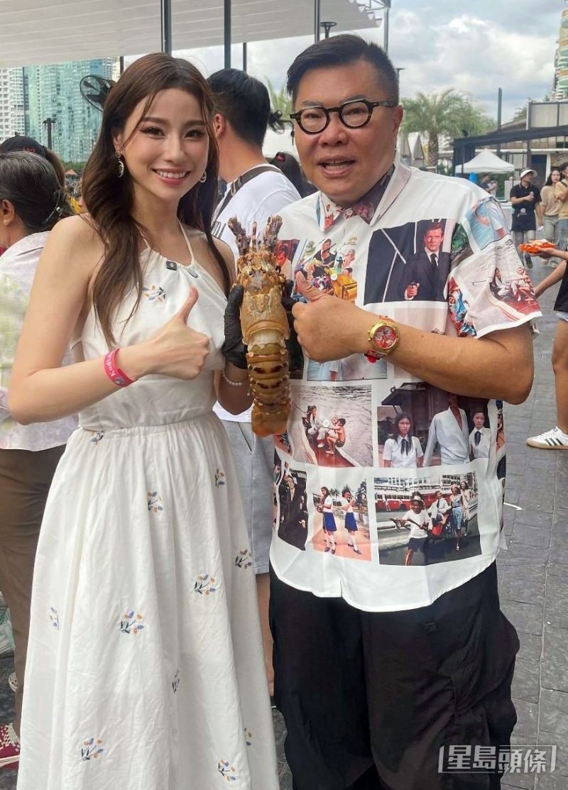 乐翊榆曾经成为《冲游泰国》胡慧冲的“冲女郎”。 乐翊榆曾经成为《冲游泰国》胡慧冲的“冲女郎”。