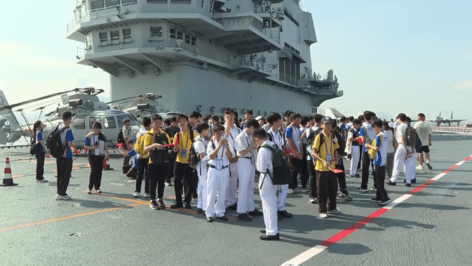 参观学生 参观学生