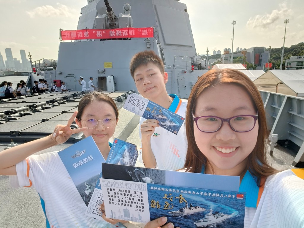 RPL成员近距离感受国家国防力量的专业水平与发展成就。 RPL成员近距离感受国家国防力量的专业水平与发展成就。