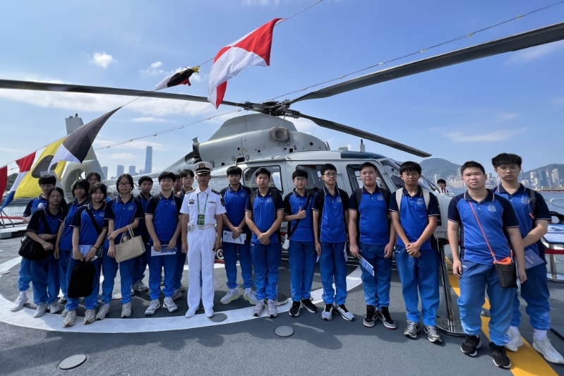 队员感受解放军专业精神 队员感受解放军专业精神