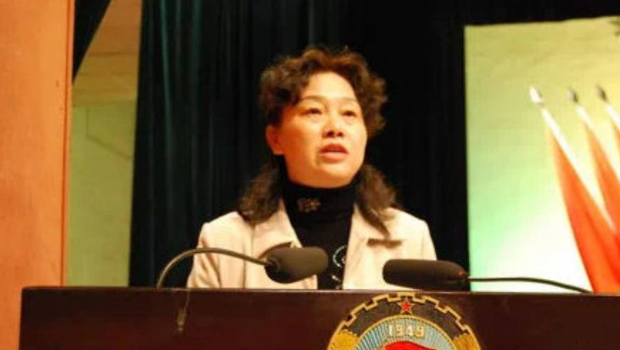 湖南桃源县政协原主席董莉莉涉嫌受贿及沉迷打牌被查。 湖南桃源县政协原主席董莉莉涉嫌受贿及沉迷打牌被查。