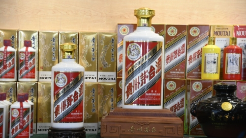 茅台受禁酒令影响价格下跌。 茅台受禁酒令影响价格下跌。