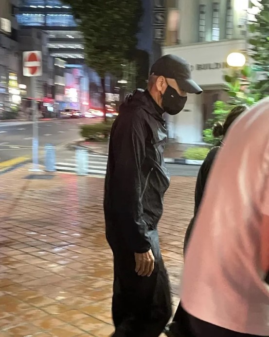 周润发身型突然瘦削。 周润发身型突然瘦削。