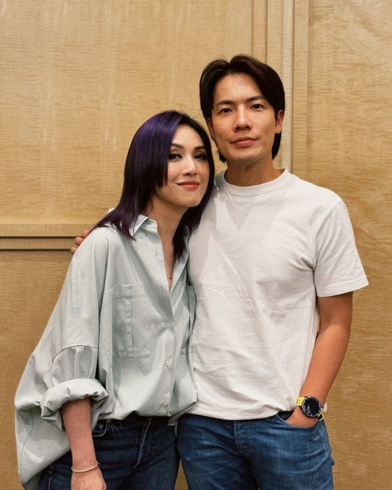 杨千嬅与丁子高结婚多年一直恩爱,并会互相支持。 杨千嬅与丁子高结婚多年一直恩爱,并会互相支持。