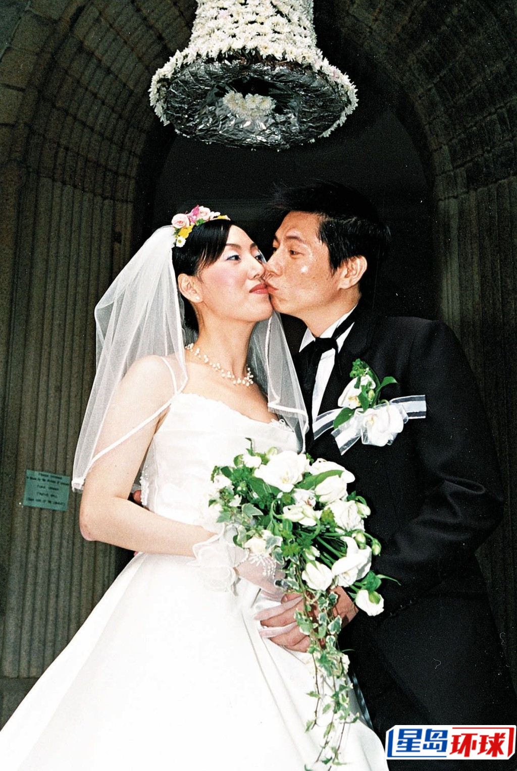 雷有辉与太太容美莲(Meilin)于2000年结婚。 雷有辉与太太容美莲(Meilin)于2000年结婚。