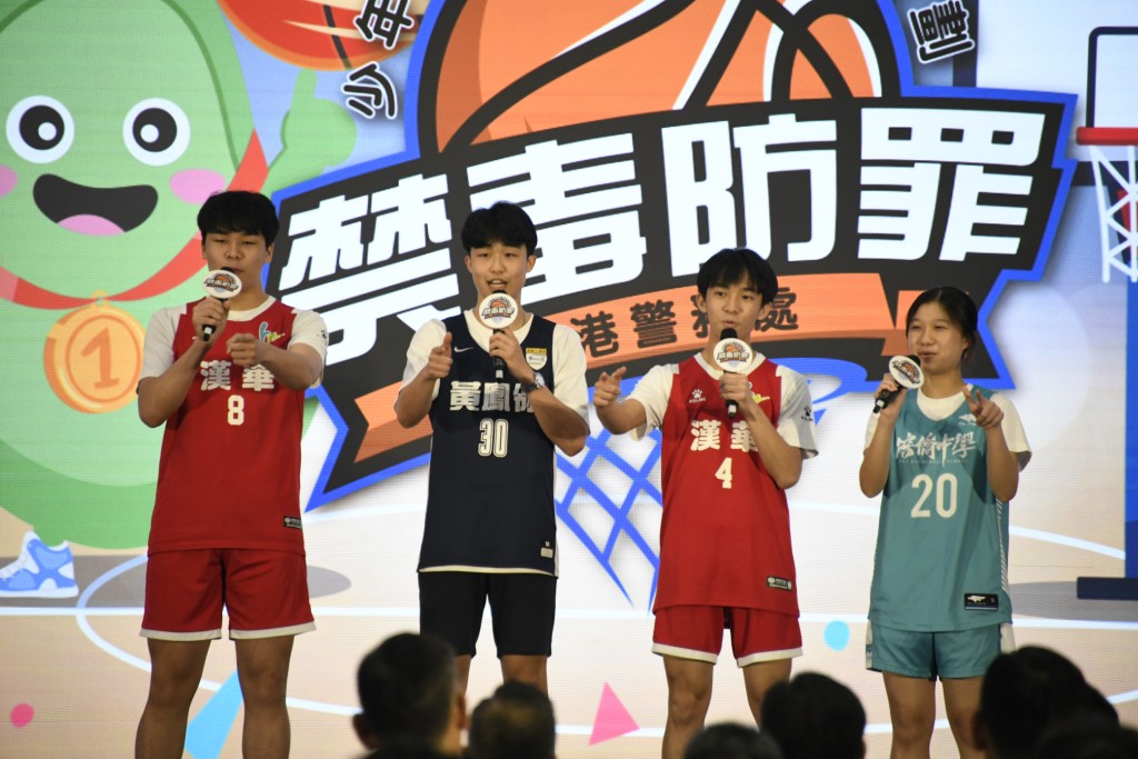 警务处希望继续透过篮球,向年轻人传递三个重要讯息,包括要坚决远离毒品、强化识法守法意识、建立正确价值观。 警务处希望继续透过篮球,向年轻人传递三个重要讯息,包括要坚决远离毒品、强化识法守法意识、建立正确价值观。