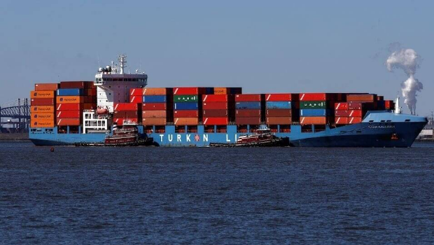 一艘开往美国的货柜船。 一艘开往美国的货柜船。