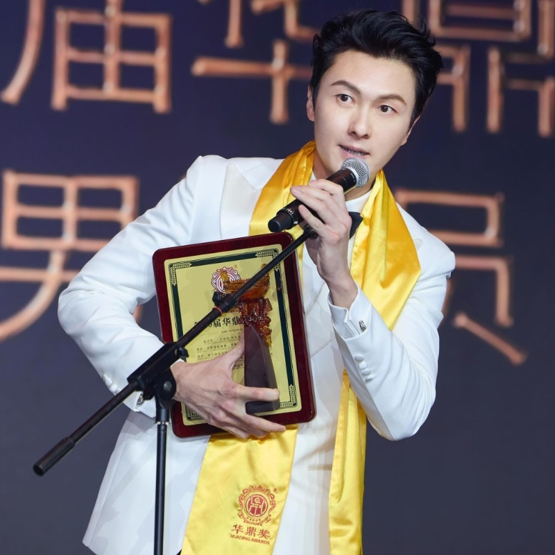 王浩信凭台庆剧《黑色月光》荣获“全球最佳电视剧男演员”,首度成为“华鼎视帝”。 王浩信凭台庆剧《黑色月光》荣获“全球最佳电视剧男演员”,首度成为“华鼎视帝”。