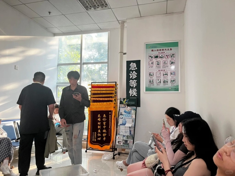 热浪袭山东,潍坊新青年音乐节有多名乐迷中暑不适 热浪袭山东,潍坊新青年音乐节有多名乐迷中暑不适