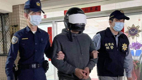 35岁港男舞池精液乱射4女大生 35岁港男舞池精液乱射4女大生