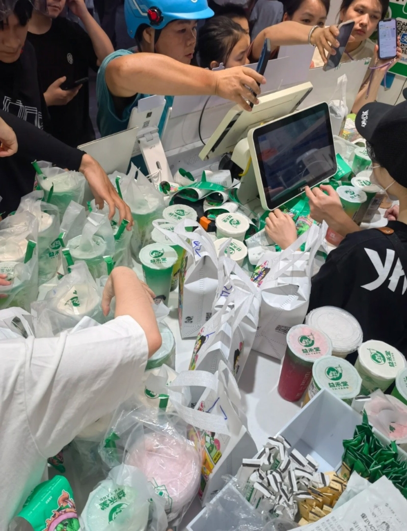 奶茶店收到大量外卖订单。小红书@拖延症晚期的麦辣堡 奶茶店收到大量外卖订单。小红书@拖延症晚期的麦辣堡