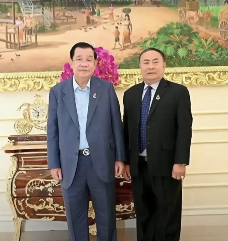 洪森(左) 洪森(左)