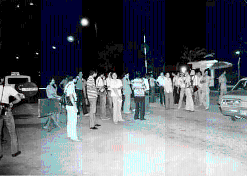 命案轰动一时,引来大批传媒追访。 命案轰动一时,引来大批传媒追访。