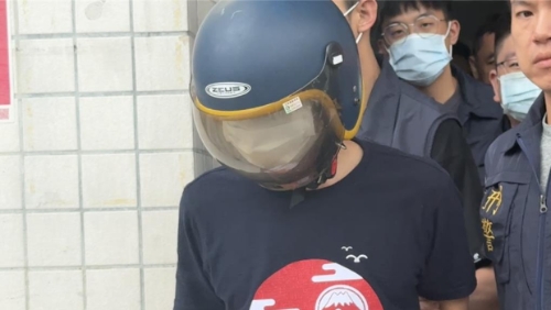 新北地检署复讯后认定谢男涉犯杀人罪嫌重大,且有逃亡、串灭证之虞,向新北地方法院声请羁押禁见,新北院稍早裁准。 新北地检署复讯后认定谢男涉犯杀人罪嫌重大,且有逃亡、串灭证之虞,向新北地方法院声请羁押禁见,新北院稍早裁准。