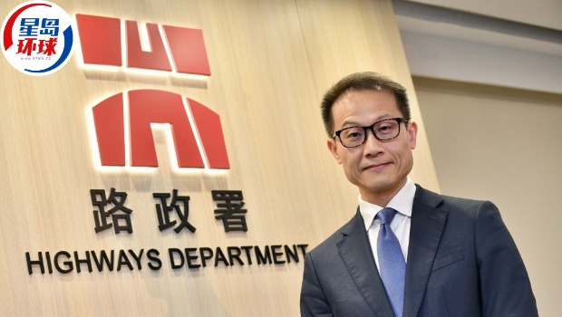 路政署署长邱国鼎。 路政署署长邱国鼎。