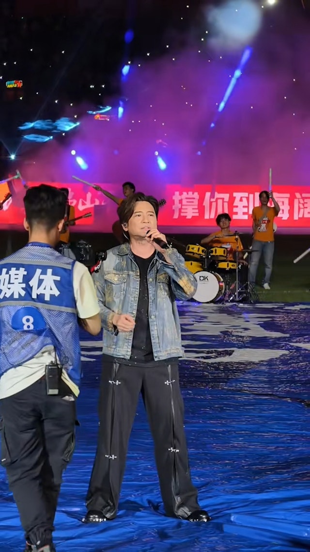 叶世荣近日获邀到佛山担任“西甲”足球联赛表演嘉宾。 叶世荣近日获邀到佛山担任“西甲”足球联赛表演嘉宾。