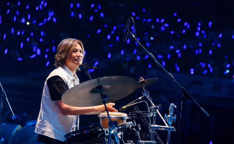 叶世荣是Beyond的鼓手。 叶世荣是Beyond的鼓手。