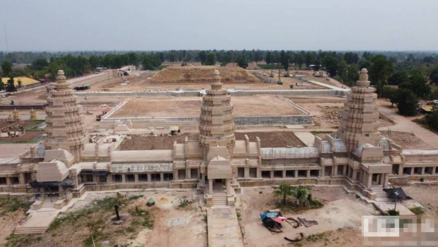 柬埔寨不满泰国建造“山寨版吴哥窟”。图为该项目工地。 柬埔寨不满泰国建造“山寨版吴哥窟”。图为该项目工地。