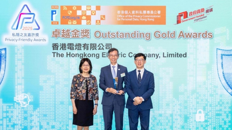 港灯营运董事蔡伟民(中) 港灯营运董事蔡伟民(中)