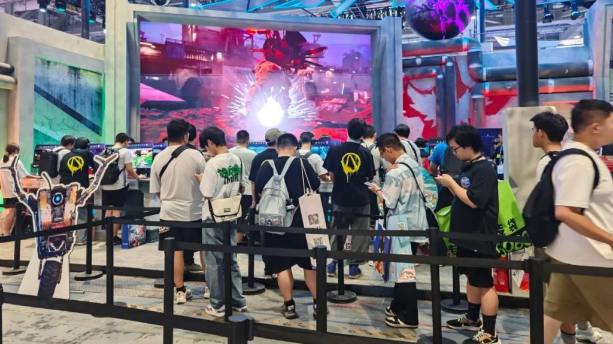 大批动漫爱好者在上海参加Bilibili World。小红书@零落山川 大批动漫爱好者在上海参加Bilibili World。小红书@零落山川