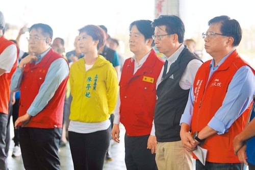 赖清德(中)勘灾。 赖清德(中)勘灾。